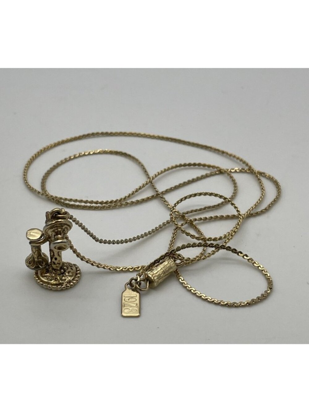READ Vintage 1928 Brand Gold-Tone Candlestick Telephone Pendant Necklace 28”